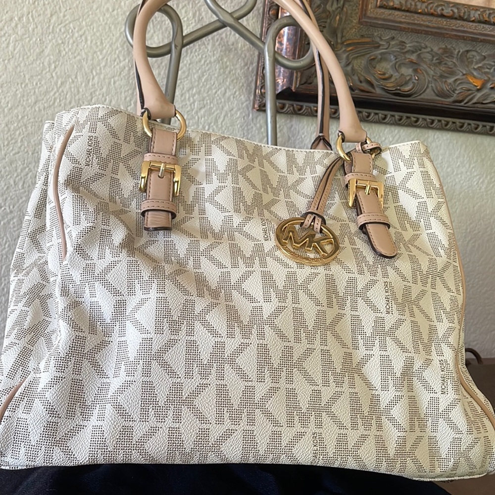 Michael Kors medium size bag